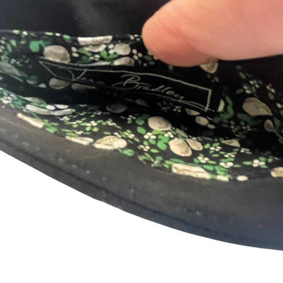 EUC VERA BRADLEY Pushlock Flap ID - with Key Clip - Black - Picture 9 of 9